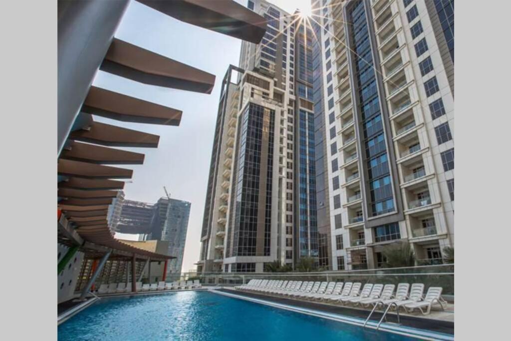 דובאי Higuests - Roomy Apt With Infinity Pool Close To Burj Khalifa מראה חיצוני תמונה