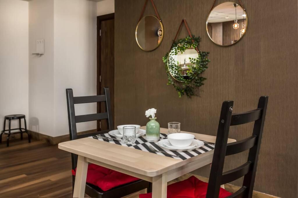דובאי Higuests - Roomy Apt With Infinity Pool Close To Burj Khalifa מראה חיצוני תמונה