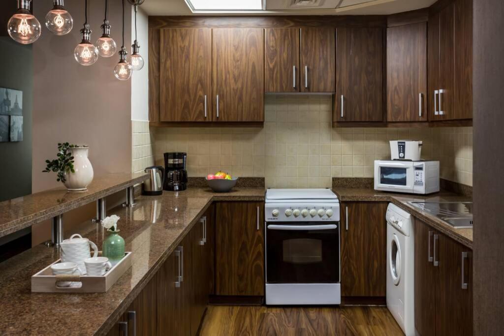 דובאי Higuests - Roomy Apt With Infinity Pool Close To Burj Khalifa מראה חיצוני תמונה