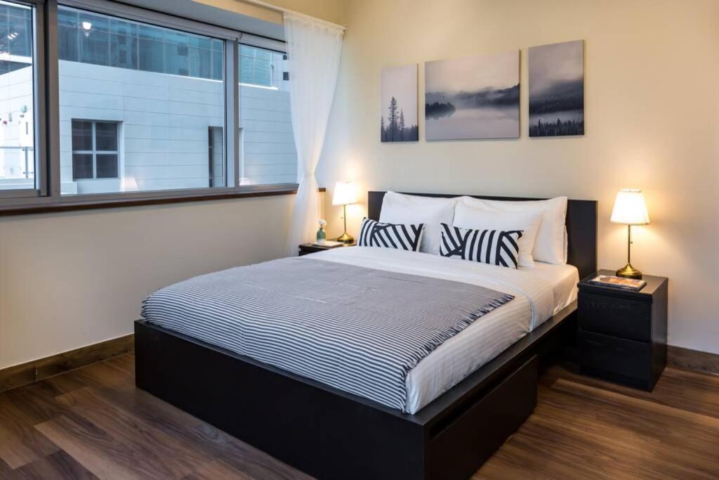 דובאי Higuests - Roomy Apt With Infinity Pool Close To Burj Khalifa מראה חיצוני תמונה
